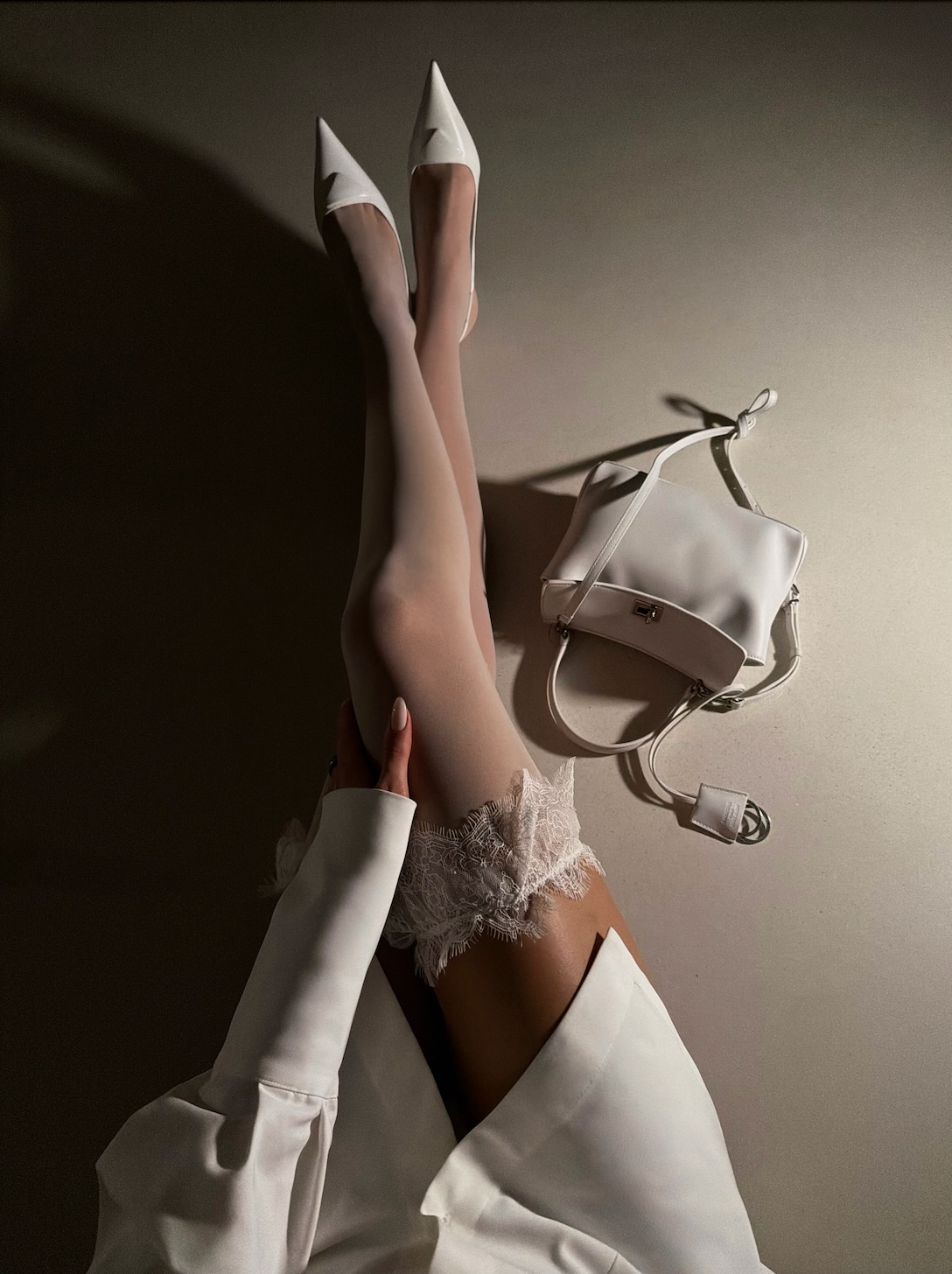 ANESSA LACE GARTER STOCKINGS